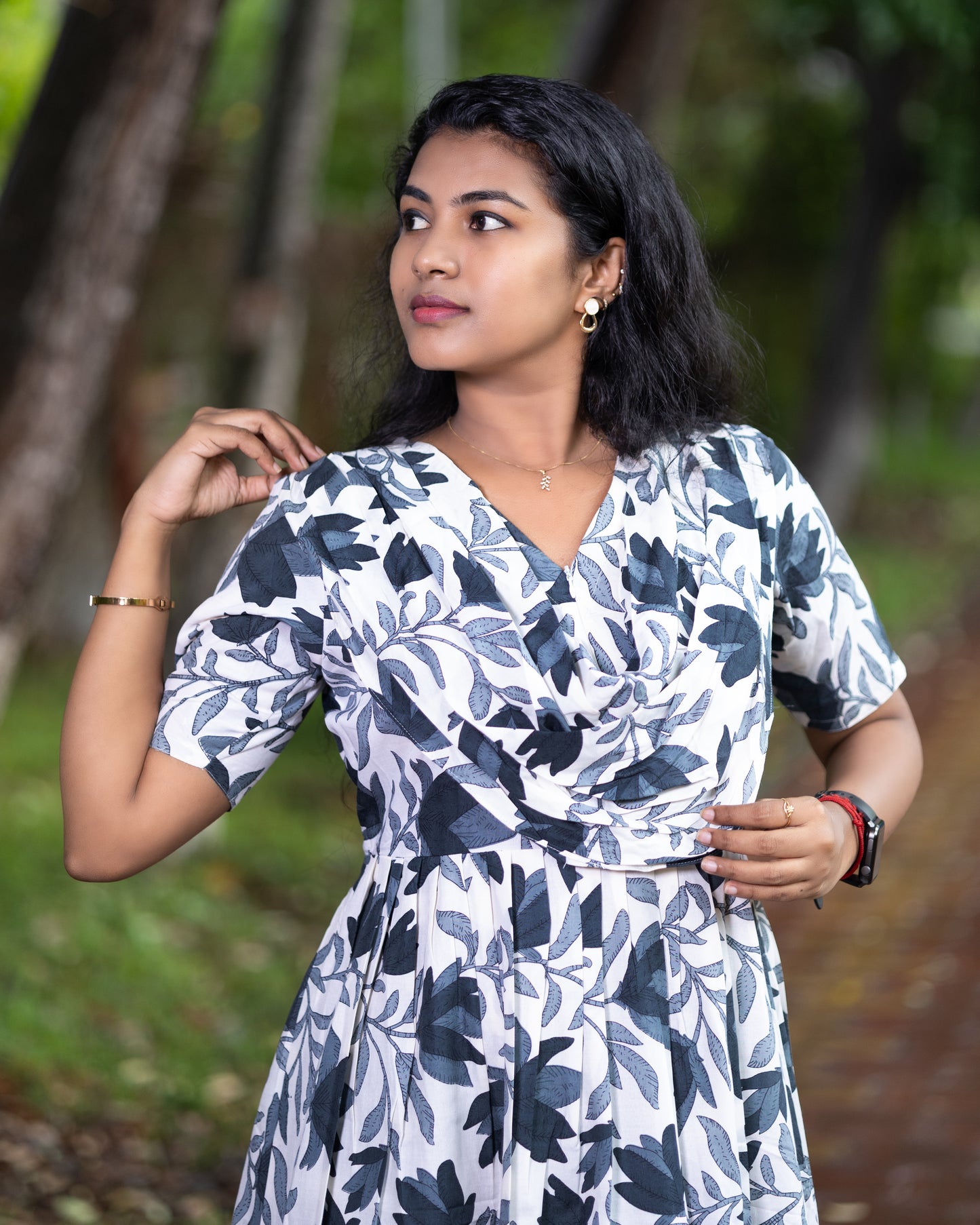 Feeding Dupatta Attached Zipper Maternity Wear – White with Blue Leaf Print